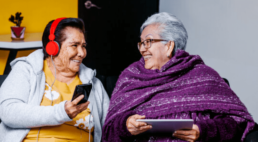 Two ladies streaming with a stable Vox Vuma uncapped fibre internet connection