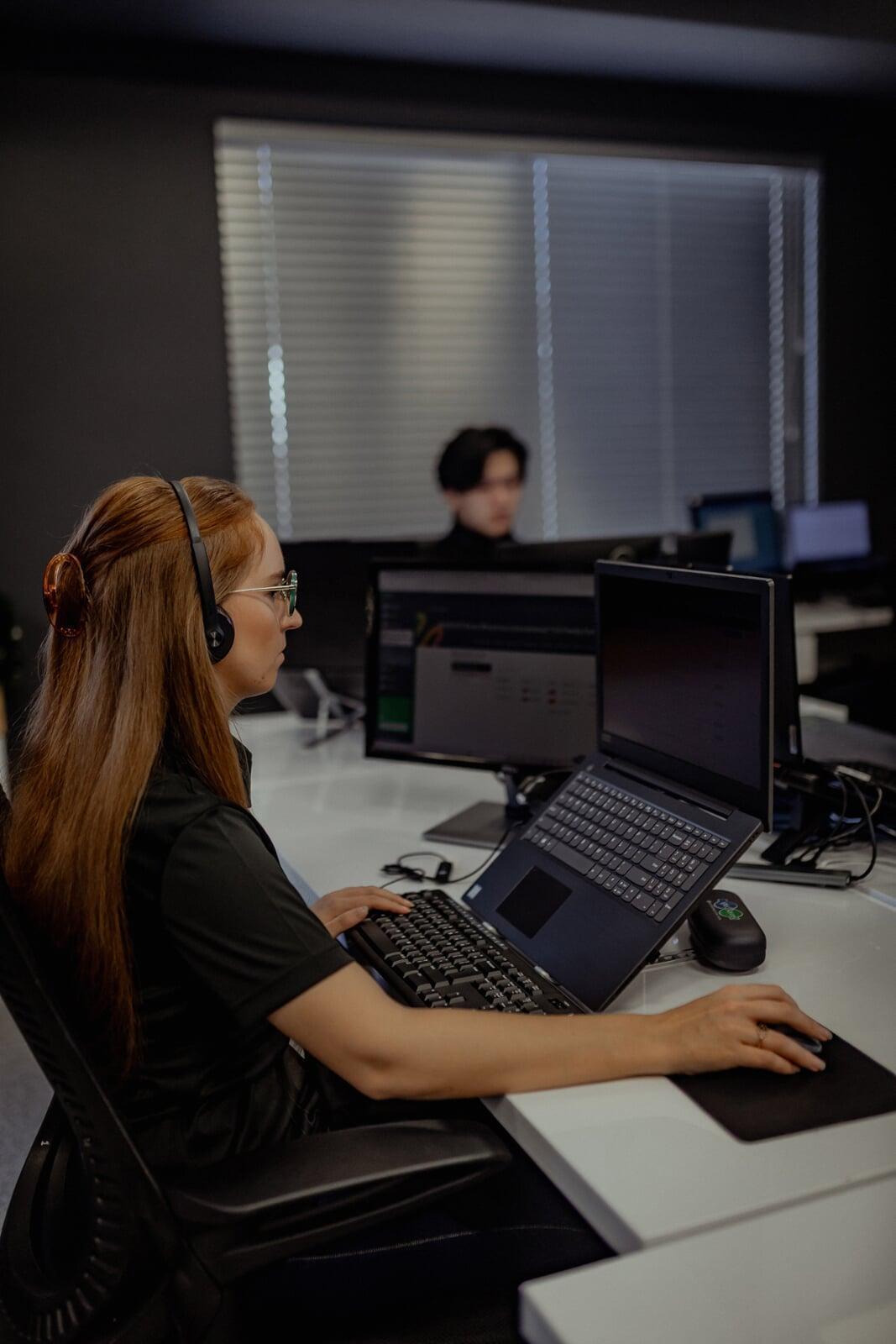DSL Telecom team assisting a DSL Telecom voice service client