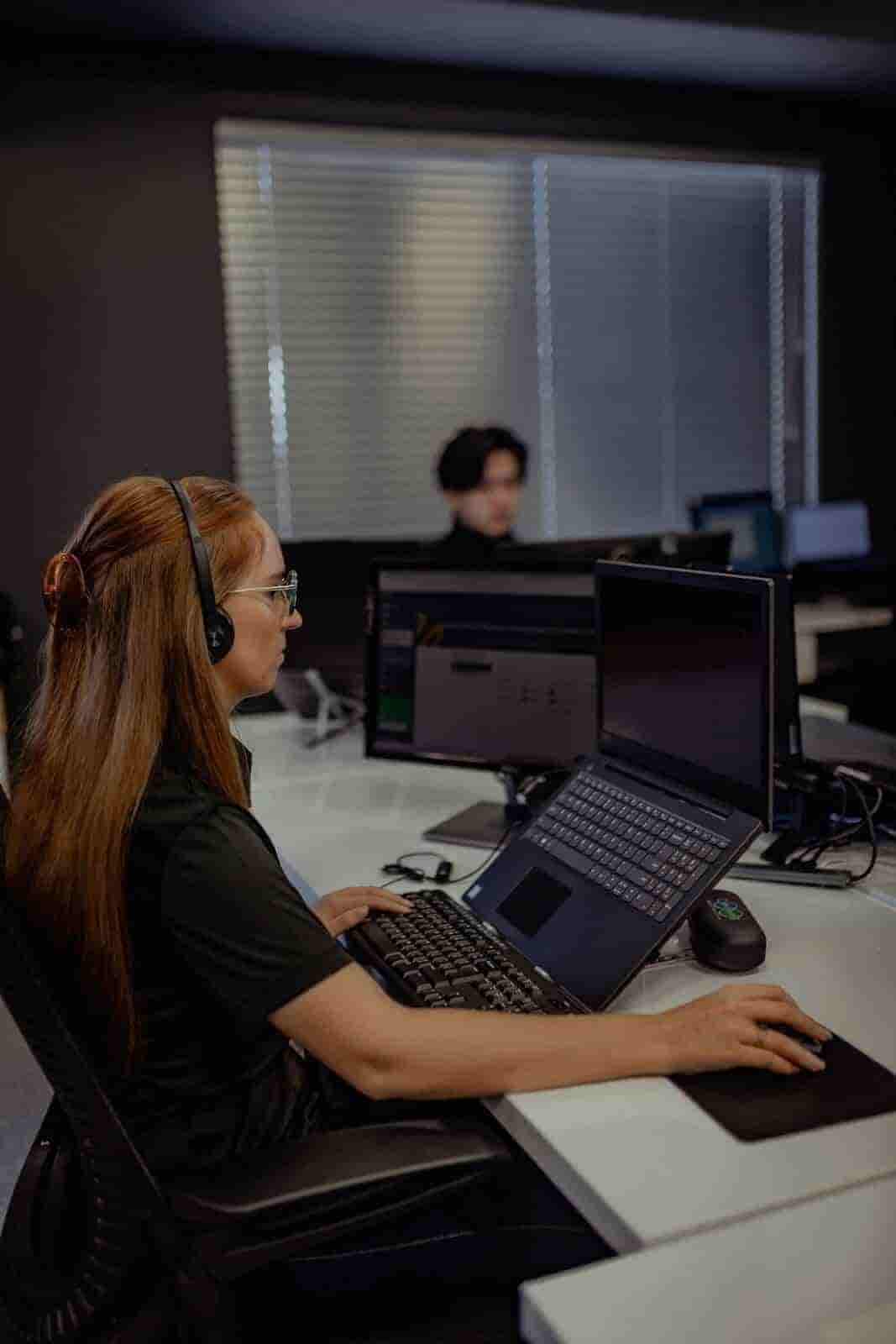 DSL Telecom team assisting a DSL Telecom voice service client